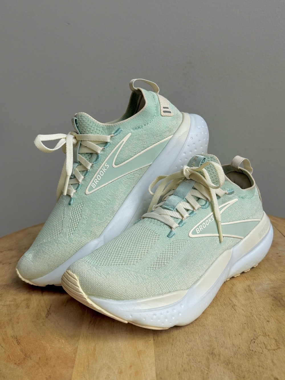Brooks Glycerin Stealth Fit 21 Max Cushion Running Sneakers Mint Green/Cream 8 B